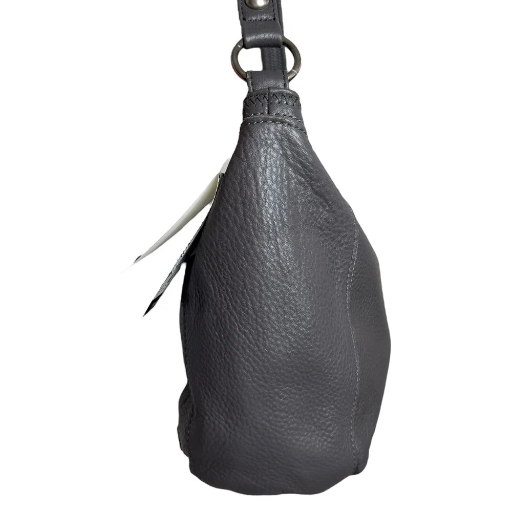 The Sak sak pebble